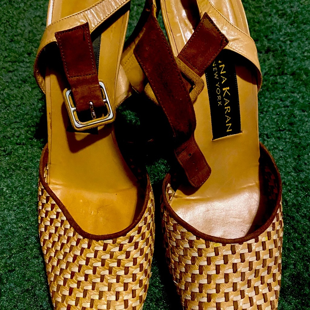 Ladies sling back pump